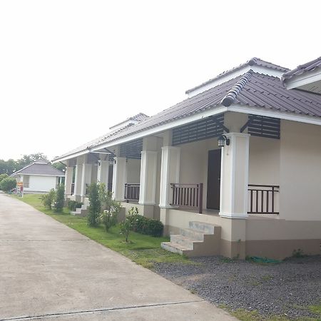 Samsiri Resort Korat ナコーン・ラーチャシーマー エクステリア 写真