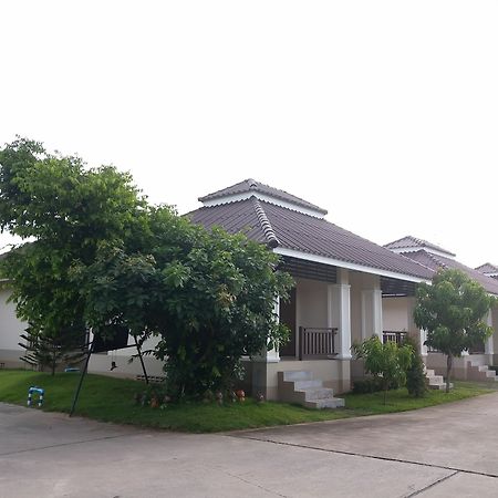 Samsiri Resort Korat ナコーン・ラーチャシーマー エクステリア 写真